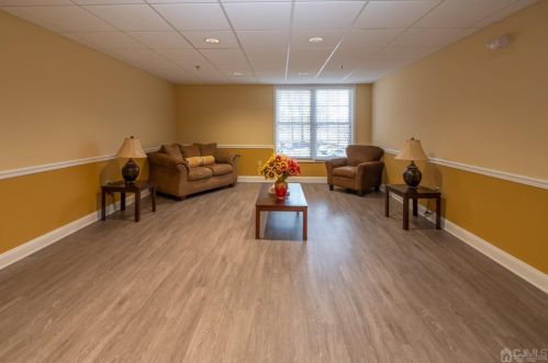 306 Regency Pl, Woodbridge NJ 07095-1036 exterior