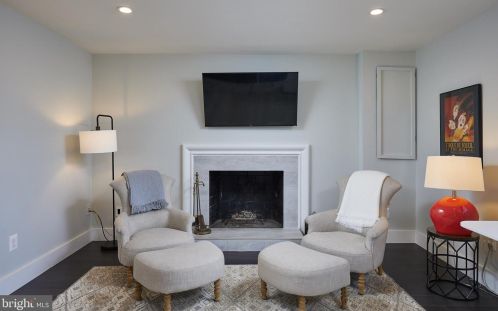 6825 Old Chesterbrook Rd, Mc Lean VA 22101-4408 exterior