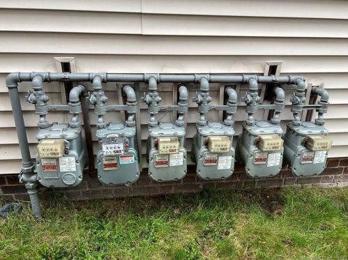 1 Rowan St, Norwalk CT 06855-1926 exterior