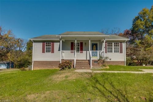 380 Curtis St, Parks Crossroads, NC 27316-9510