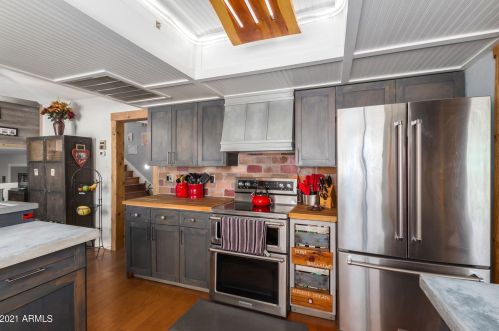 2464 Crocus Dr, Phoenix AZ 85053-5416 exterior