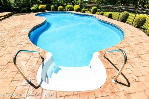 5 Markus Ct, Jackson Twp NJ  08527-2886 exterior