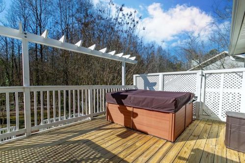 3070 Dogwood Crk Pkwy, Duluth GA 30096-7412 exterior