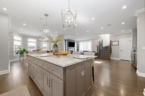 3753 Tripp Ave, Chicago IL 60803-1832 exterior