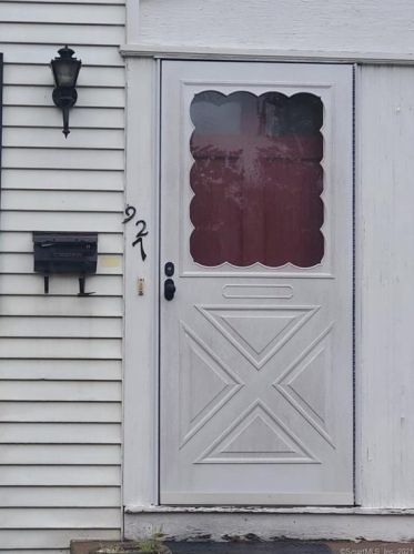 92 Middle Tpke, Manchester, CT 06040-4031