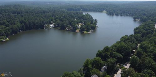 8388 Lake Dr, Lithonia GA  30039-5724 exterior