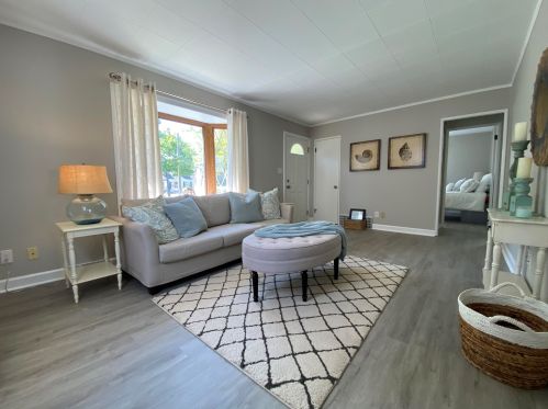 3314 84th St, Milwaukee, WI 53227-4610