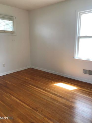 4421 Blaine Ave, Grand Rapids MI 49508-4568 exterior