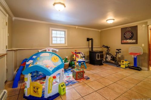 16 Seagrave St, Killingly CT 06239-4129 exterior