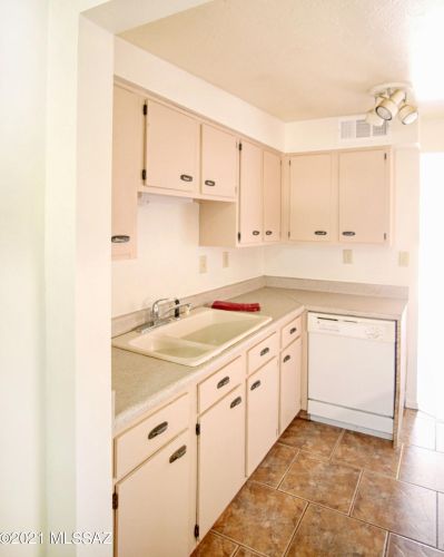 8116 Beverly St, Tucson AZ 85710-5930 exterior