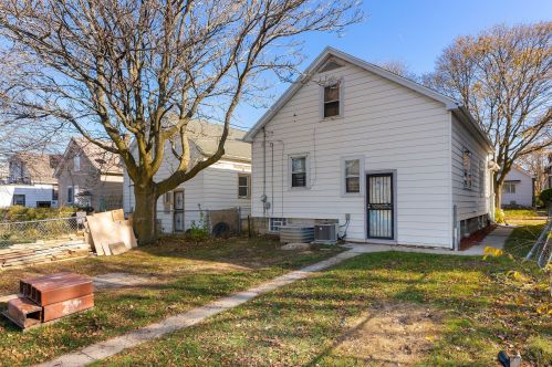 3907 14th St, Milwaukee WI  53206-2906 exterior