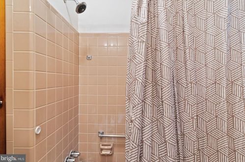 2015 17 St, Philadelphia PA 19121-2341 exterior