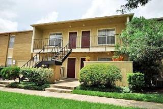 9701 Glenfield Ct, Houston TX  77096-3802 exterior
