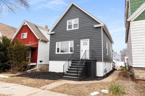 2812 8th St, Milwaukee WI 53215-3933 exterior