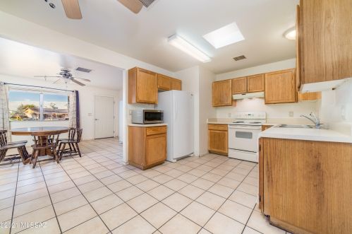 7421 Calle Medina, Tucson AZ  85757-8505 exterior