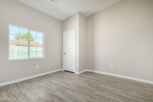 5006 35th Dr, Phoenix AZ  85041-2622 exterior