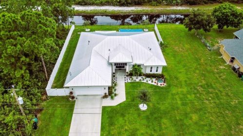 294 Ridgecrest Dr, Fort Pierce FL  34953-8303 exterior