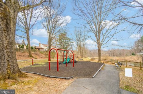 1901 Fallsmead Way, Rockville MD 20854-2640 exterior