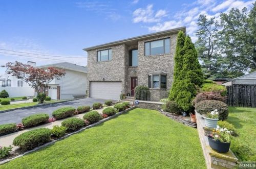 270 Baldwin Ave, Hasbrouck Heights, NJ 07604-2304