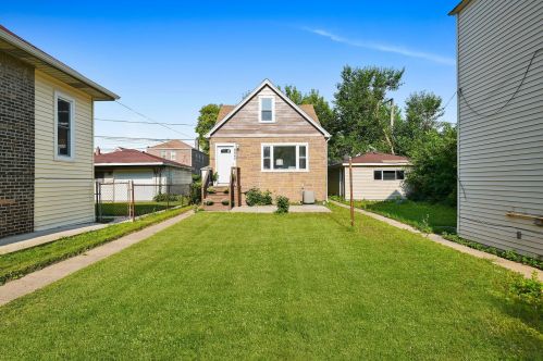 8642 Kingston Ave, Chicago IL  60617-2439 exterior