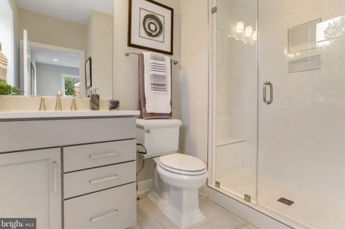 920 Darton Dr, Alexandria VA 22308-2021 exterior