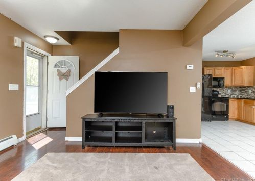 1893 Upper Maple St, Killingly CT 06241-1513 exterior