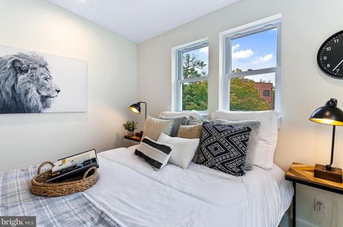 302 Rhode Is Ave, Washington DC 20001-1827 exterior