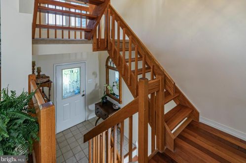 35 Chicopee Dr, Princeton NJ exterior