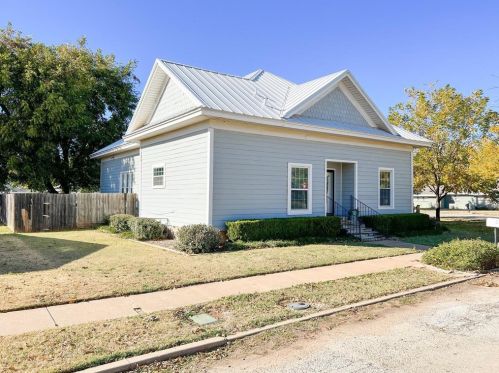 200 Foley St, Seymour, TX 76380-2012