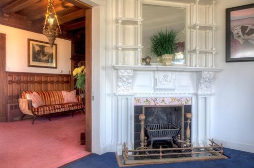 333 Tuckerman Ave, Middletown RI 02842-6049 exterior