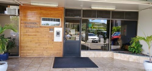 5210 Likini St, Honolulu HI 96818-3034 exterior