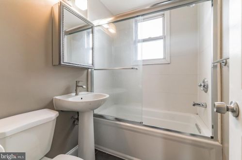 3322 Clay Pl, Washington DC 20019-1429 exterior