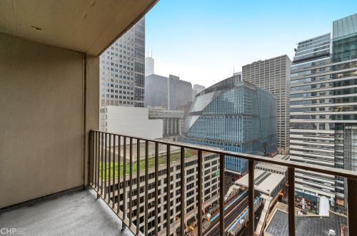 200 Dearborn St, Chicago IL  60601-1616 exterior