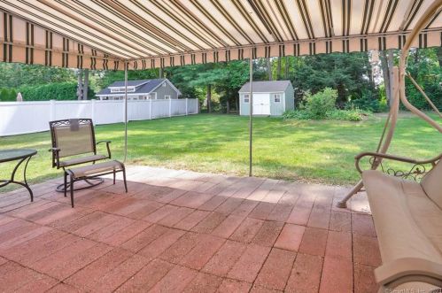 22 Cir Dr, Enfield CT 06082-2712 exterior