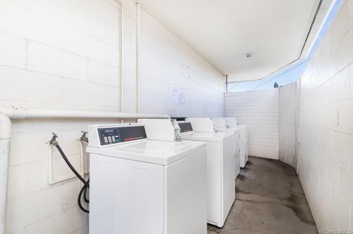 2873 King St, Honolulu HI  96826-3539 exterior