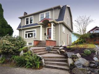 521 47 St, Seattle WA  98105-5792 exterior