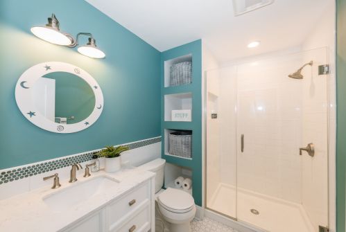 5030 Larkin St, Milwaukee WI 53217-5754 exterior