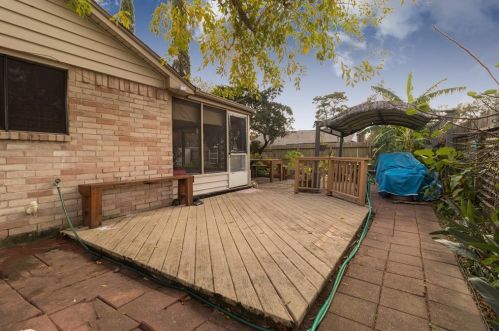 7002 Foxvalley Ln, Humble TX exterior