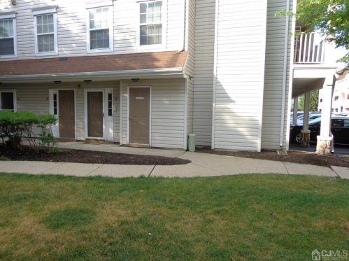 32 Inverness Dr, Edison NJ  08820-4651 exterior