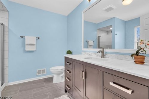 9 Delaney Ct, Bridgewater NJ 08807-5568 exterior