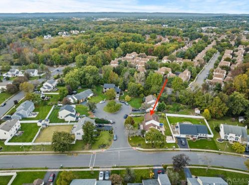 2 Thatcher Ct, Edison NJ  08820-2948 exterior