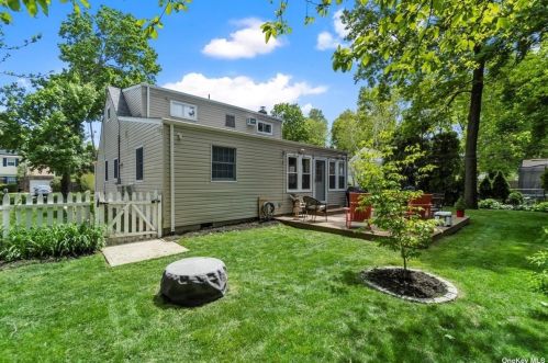 33 Hazard Ave, Huntington Station NY 11746-3726 exterior