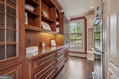 24 Lakewood Dr, Media PA 19063-1807 exterior