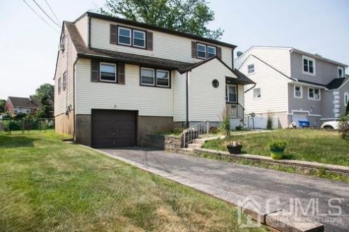 14 Federal St, Metuchen, NJ 08840-2815