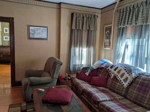 110 Highland St, Woonsocket RI 02895-1815 exterior