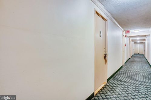 10201 Grosvenor Pl, Rockville MD  20852-4600 exterior