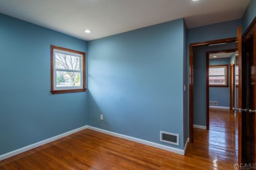 131 Bernard Ave, Edison NJ 08837-3036 exterior