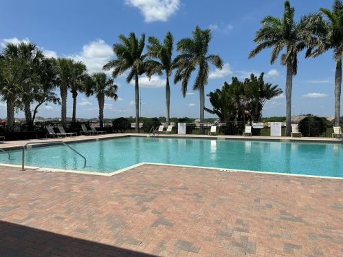 926 Bent Creek Dr, Fort Pierce FL  34947-1330 exterior