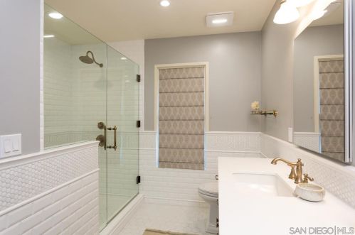 4880 Alder Dr, San Diego CA 92116-2304 exterior