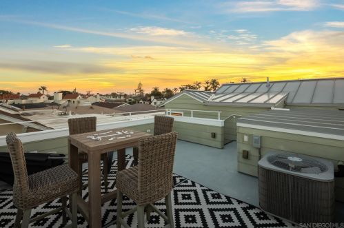 712 Ave, San Diego CA 92118-1716 exterior